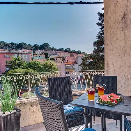 Apartament With A Parking Space Mali Losinj, Losinj - 19618 Mali Lošinj